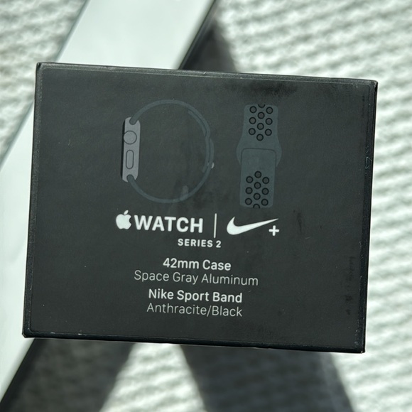 Apple Watch Series 2 Nike + 42MM aluminum case ion x glass ceramic back gps